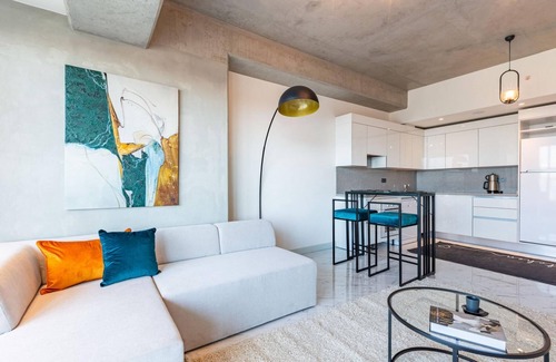 Bomonti Apartamento | Cozy Flat with City View and Balcony in Sisli