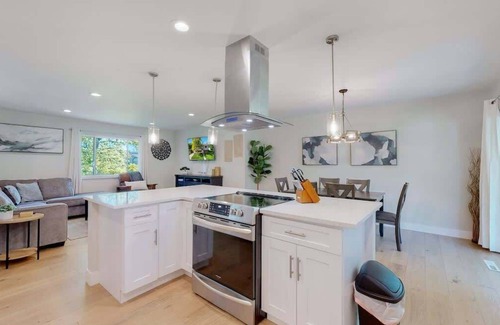 Castlewood Casa | Cozy Four Bedroom Family Retreat with Yard and Air Hockey