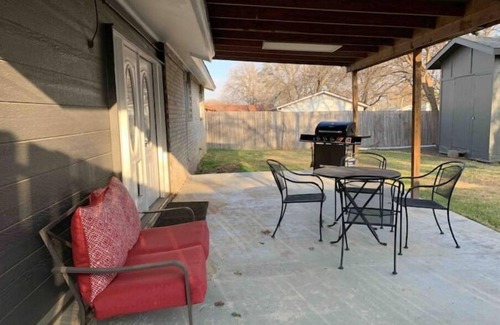 South Arlington Casa | Cozy Four Bedroom Home Arlington TX Entmt District - 10mins to everything!!!