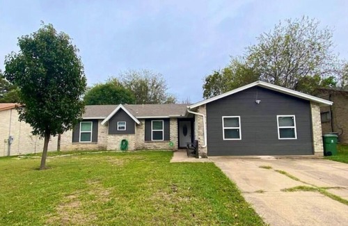 South Arlington Casa | Cozy Four Bedroom Home Arlington TX Entmt District - 10mins to everything!!!