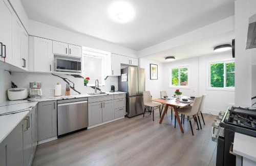 Dunbar Casa | Cozy four bedroom House in Vancouver West