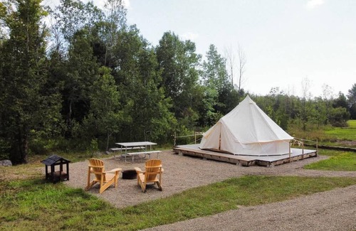 Miller Lake Casa | Cozy “Fox’s Den” Luxury Tent Tobermory Getaway