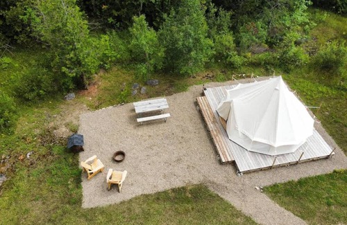 Miller Lake Casa | Cozy “Fox’s Den” Luxury Tent Tobermory Getaway