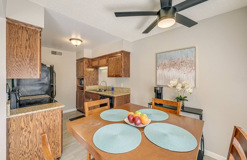Fresno Condominio | Cozy Fresno Condo w/ Balcony & Pool Access