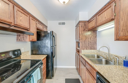 Fresno Condominio | Cozy Fresno Condo w/ Balcony & Pool Access