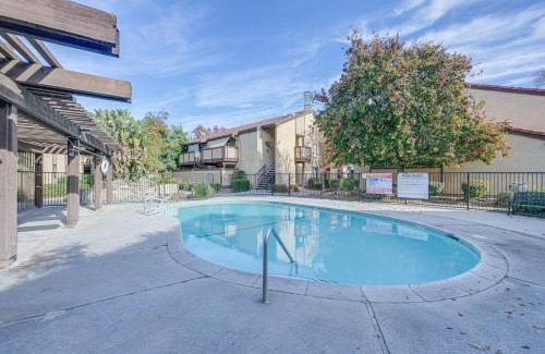 Fresno Apartamento | Cozy Fresno Condo with Balcony and Pool Access