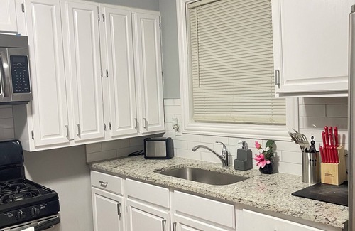 Park Forest Casa | Cozy Full Home + Free Parking + Fast Wi-fi & Central Area