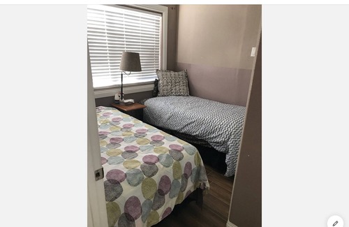 Los Serranos Casa | Acogedora casa de huéspedes de tamaño completo con 2 dormitorios y 1 baño