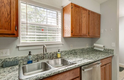 Hope Gardens Apartamento | Cozy & Fun Apartment by Broadway, Room for 6!