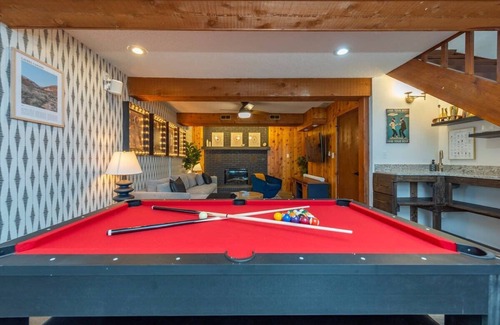 Royal Pines Casa | Cozy & Fun! Game Room, Putt Putt, Playset, Hot Tub