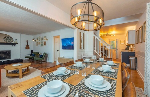 Royal Pines Casa | Cozy & Fun! Game Room, Putt Putt, Playset, Hot Tub