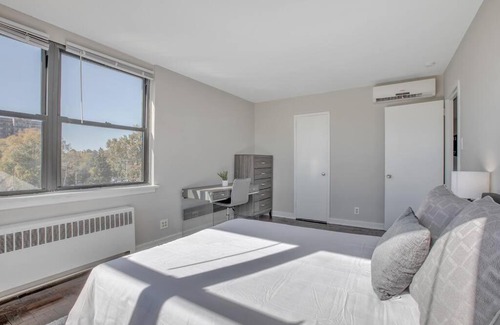East Falls Apartamento | Cozy Furnished 2Br Apartment with Gym, Pool