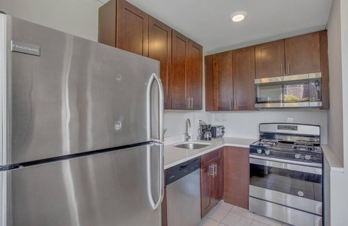 East Falls Apartamento | Cozy Furnished 2Br Apartment with Gym, Pool