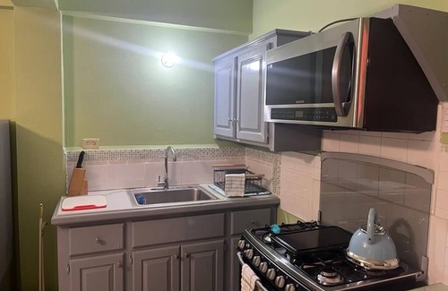 Black Rock Apartamento | Cozy, furnished studio apartments. 5 minutes walking distance from the beach