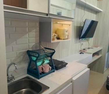 Depok Apartamento | Cozy Furnished Studio Apartemen Transpark Cibubur by Royal Home Indonesia