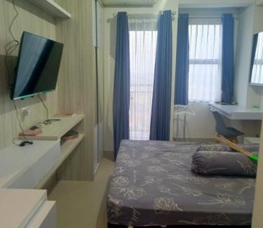 Depok Apartamento | Cozy Furnished Studio Apartemen Transpark Cibubur by Royal Home Indonesia