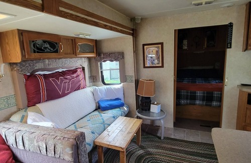Christiansburg Apartamento | Cozy Garage Apartment near Blacksburg, Christiansburg and Radford, Va.