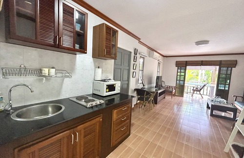 Nong Thale Cabaña | Cozy Garden Cottage 1 BR with private garden and outdoor jacuzzi.
