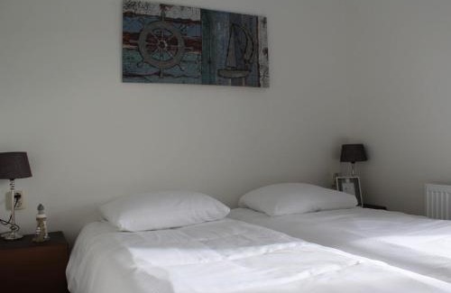 Gasthuis Casa | Cozy Garden Home w Fireplace