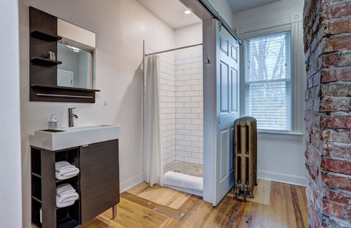 Lunenburg Apartamento | Cozy Garden View Suite near Lunenburg Waterfront (Suite 6)