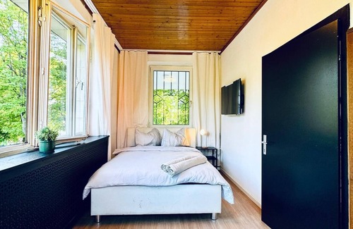 Floridsdorf Casa | Cozy Garden Villa near Danube For 16P