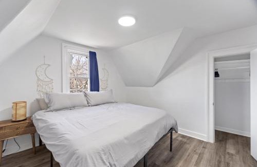 East Rock Apartamento | Cozy Gem in the Heart of East Rock with FREE Parking near Yale and DT