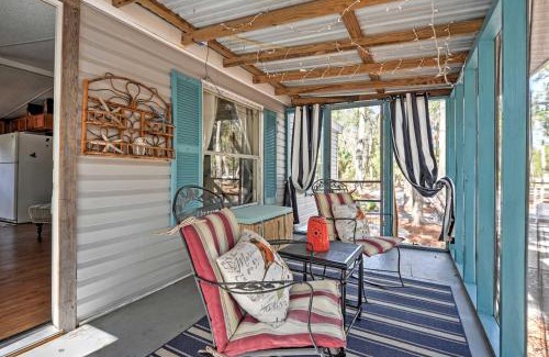 Midway Casa | Cozy Georgia Abode - Screened-In Porch and Fire Pit!