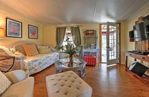 Midway Casa | Cozy Georgia Abode - Screened-In Porch and Fire Pit!