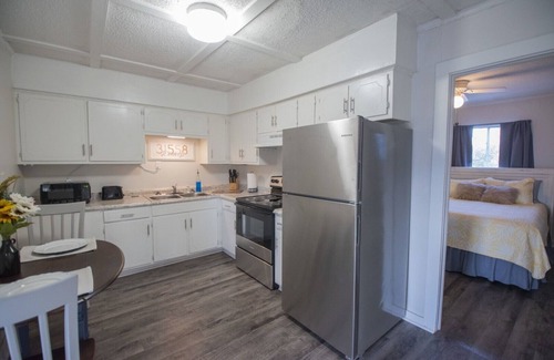 St. Marys Apartamento | Cozy get-away within walking distances to bars, restaurants and the water front!