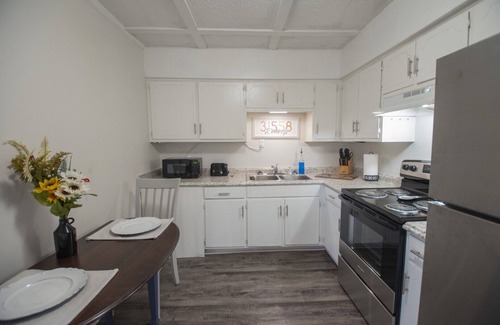 St. Marys Apartamento | Cozy get-away within walking distances to bars, restaurants and the water front!