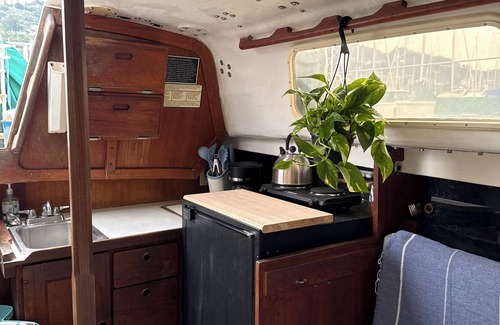 Sausalito Alquiler De Eote | Cozy Getaway Aboard Intrepid – Relax and Unwind on the Water!