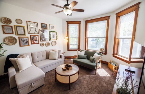 Chicago Apartamento | Cozy Getaway Chicago Oasis in PortagePark 5 BD/ 3BR