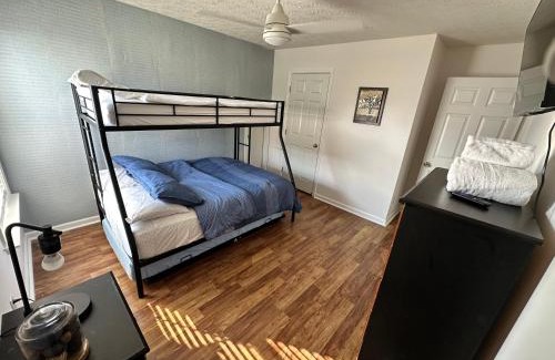 La Vergne Casa | Cozy Getaway Homes