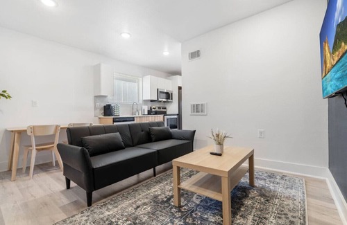 Old East Dallas Apartamento | Cozy Getaway in Downtown with Free Parking