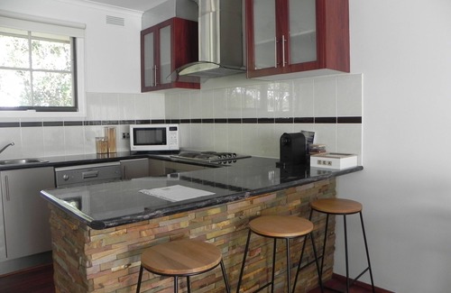 Frankston Casa | Cozy Getaway in Frankston. Just 5-minute walk to the beach!