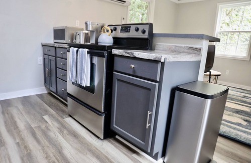 Pineywoods Cabaña | Cozy Getaway - Just 10 Minutes from the Beach & Steps from Golf and Park!