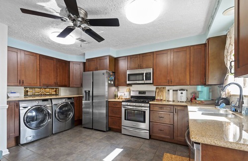 Houston Casa | Cozy Getaway w/ Private Hot Tub near IAH