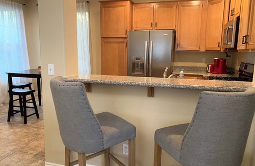 Silverado Ranch Casa | COZY GETAWAY w/ Vaulted Ceilings - 6 miles from strip