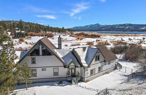 Fawnskin Casa | Cozy Getaway with Lake View~ Game Room~