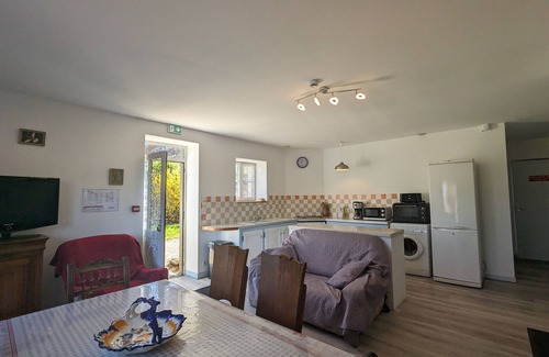 Mauvieres Cabaña | Encantadora casa de campo con amplio terreno compartido y chimenea en el corazón del Parque Natural de Brenne