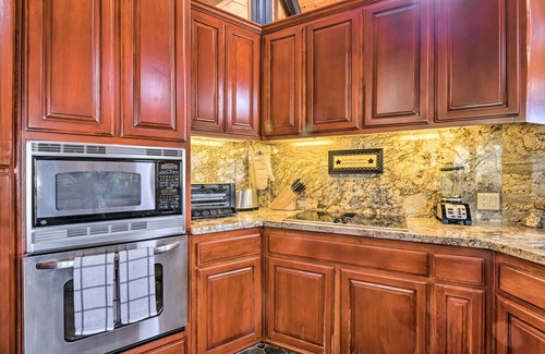 Pine Mountain Club Cabina | Cozy 'Grand Woodland' Cabin w/ Mountain Views