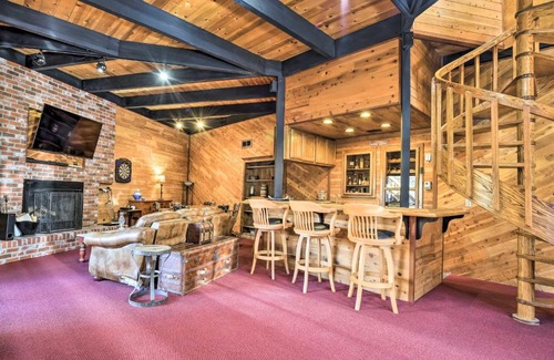 Pine Mountain Club Casa | Cozy Grand Woodland Cabin with Mountain Views