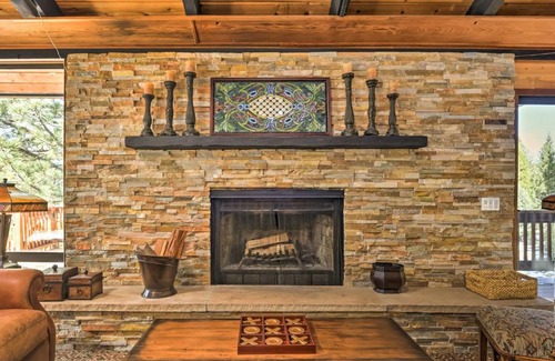 Pine Mountain Club Casa | Cozy Grand Woodland Cabin with Mountain Views