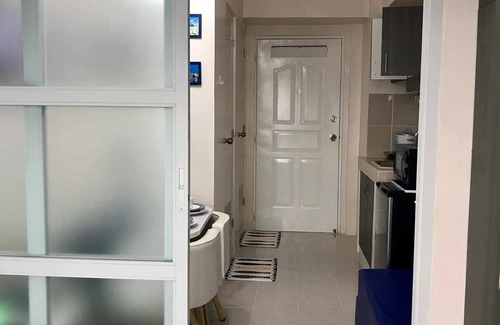 Silang Junction South Condominio | Acogedora unidad griega elegante 1BR en Tagaytay - Aneto Meros