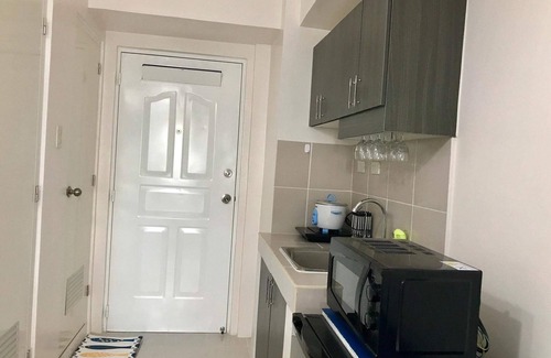 Silang Junction South Condominio | Acogedora unidad griega elegante 1BR en Tagaytay - Aneto Meros