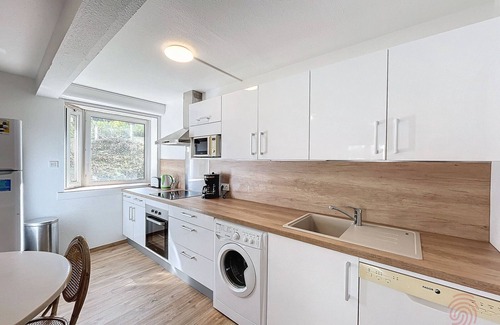 Lamalou-les-Bains Apartamento | Apartamento con Terraza, Cerca del Centro y Termas en Lamalou-les-Bains