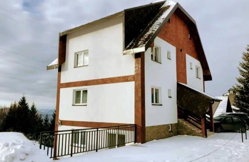 Kopaonik Apartamento | Cozy ground level apartment with outdoor access across from Kraljevi Čardaci.