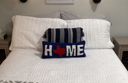 Camp Swift Casa | Cozy Guest House - Bastrop, TX Relax in the pines!