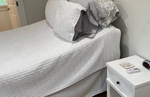 Camp Swift Casa | Cozy Guest House - Bastrop, TX Relax in the pines!