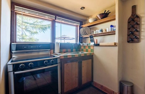 Los Gatos Casa | Cozy guest suite in Los Gatos - Beach in 30 min!